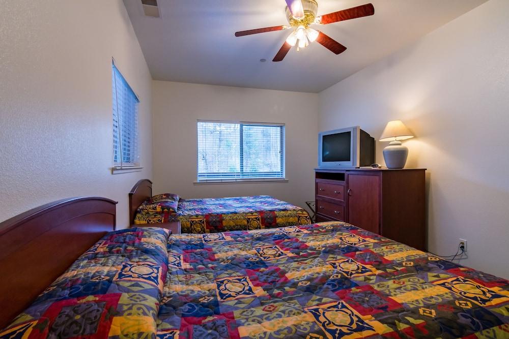 Yosemite Riverside Inn Гровленд Экстерьер фото