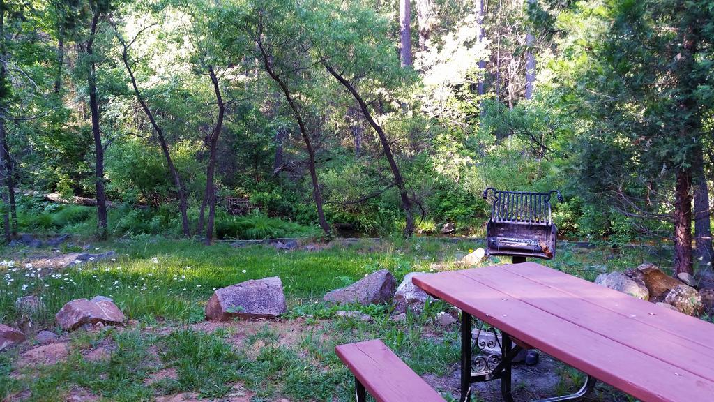 Yosemite Riverside Inn Гровленд Экстерьер фото