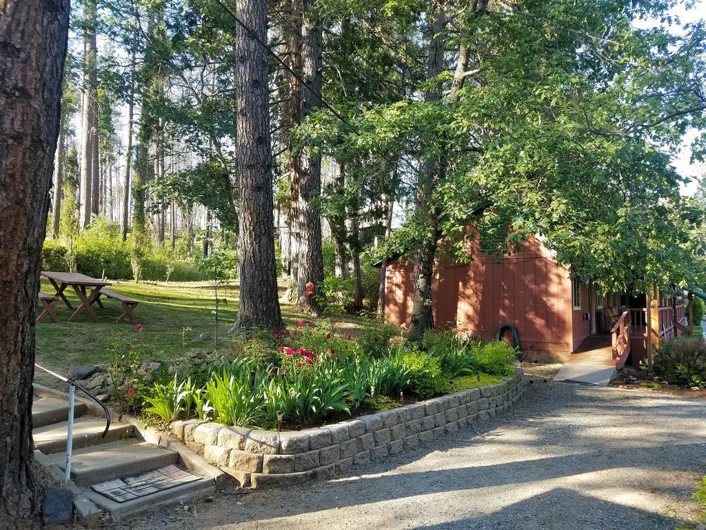 Yosemite Riverside Inn Гровленд Экстерьер фото